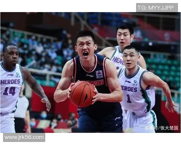 成都篮球队战术揭秘：从战术布局到球员配合的深度分析与探讨